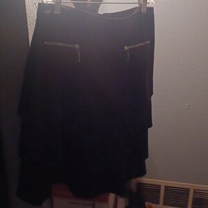 LARRY LEVINE SIZE 8 BLACK SKIRR